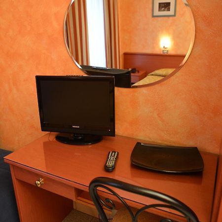 Hotel Aurora Milán Habitación foto